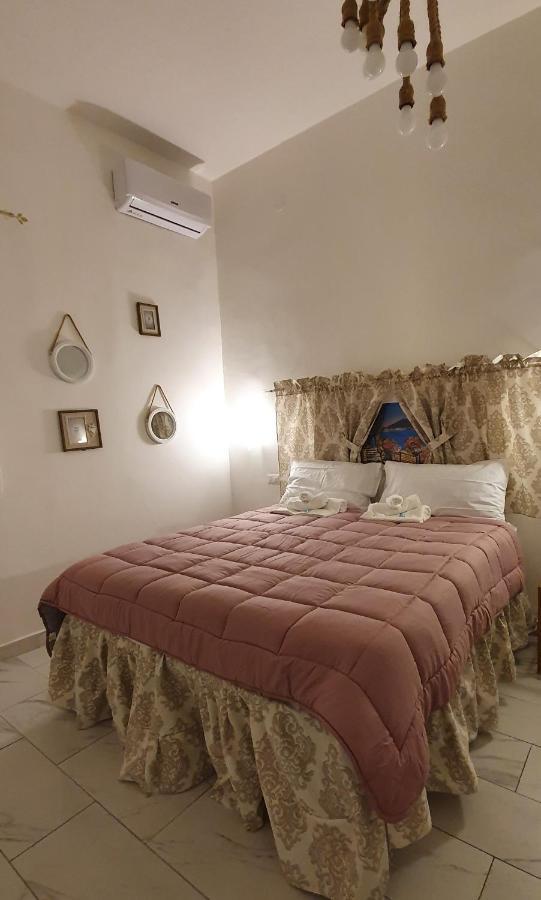 La Maison Di Wanda Bed & Breakfast เนเปิลส์ ภายนอก รูปภาพ